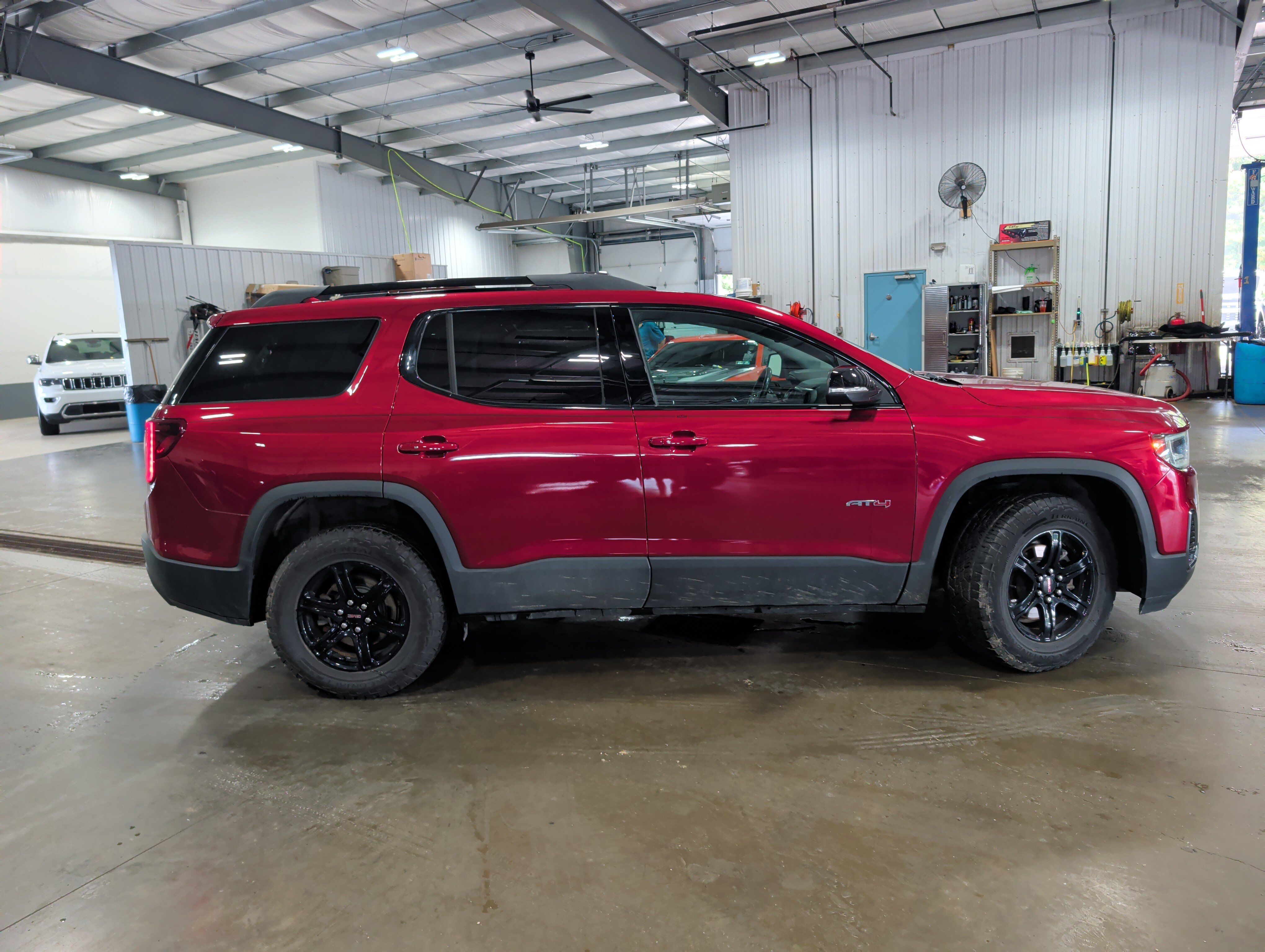 Used 2023 GMC Acadia AT4 w/ Technology Package AWD/4WD image 2