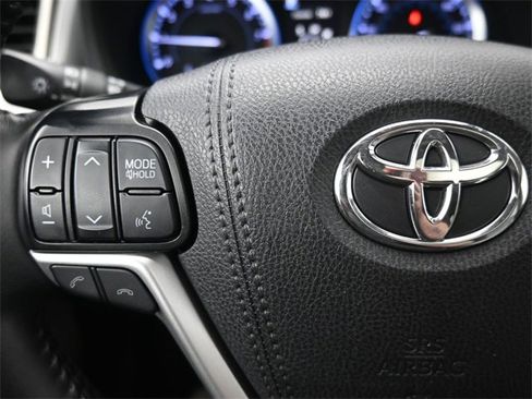 Used 2019 Toyota Highlander XLE image 30