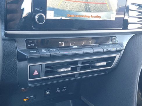 Used 2025 Toyota Camry LE image 27