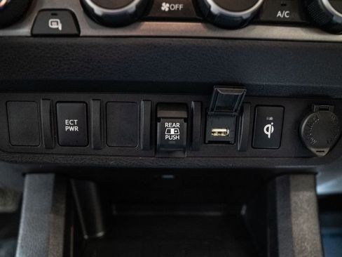 Certified 2023 Toyota Tacoma TRD Off-Road image 21