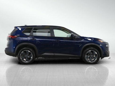 Used 2025 Nissan Rogue SV AWD/4WD image 6