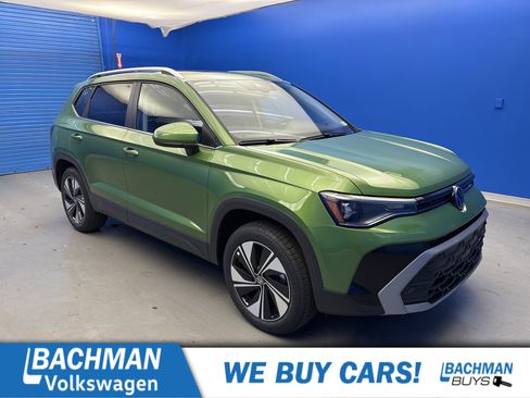 New 2026 Volkswagen Taos SE image 1