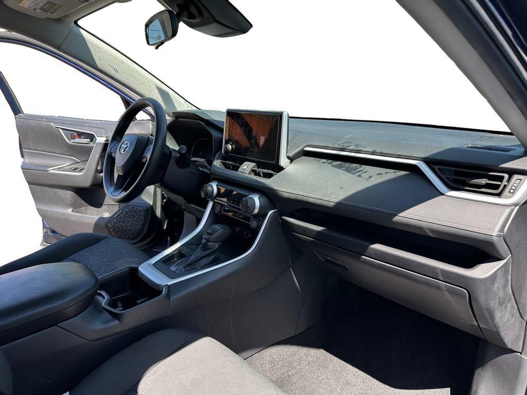 Used 2024 Toyota RAV4 XLE FWD image 24
