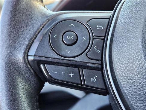 Used 2023 Toyota RAV4 XLE Premium image 12