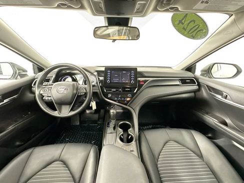 Used 2024 Toyota Camry SE FWD image 4