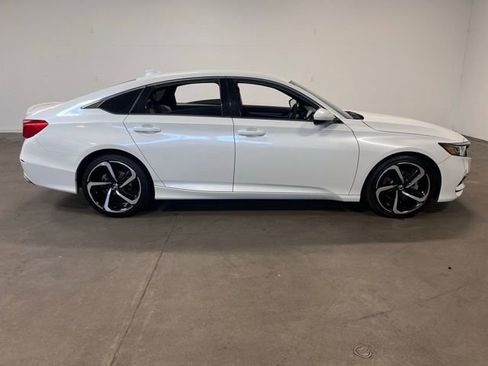 Used 2019 Honda Accord Sport image 2