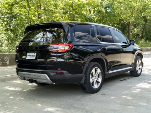 Used 2025 Honda Pilot EX-L image 9