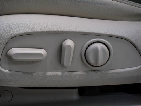 Used 2023 GMC Acadia Denali w/ Denali Technology Package FWD image 7