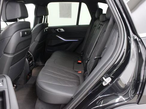 Used 2025 BMW X5 xDrive40i w/ Climate Comfort Package image 10