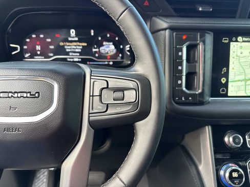 Used 2023 GMC Yukon XL Denali RWD image 26