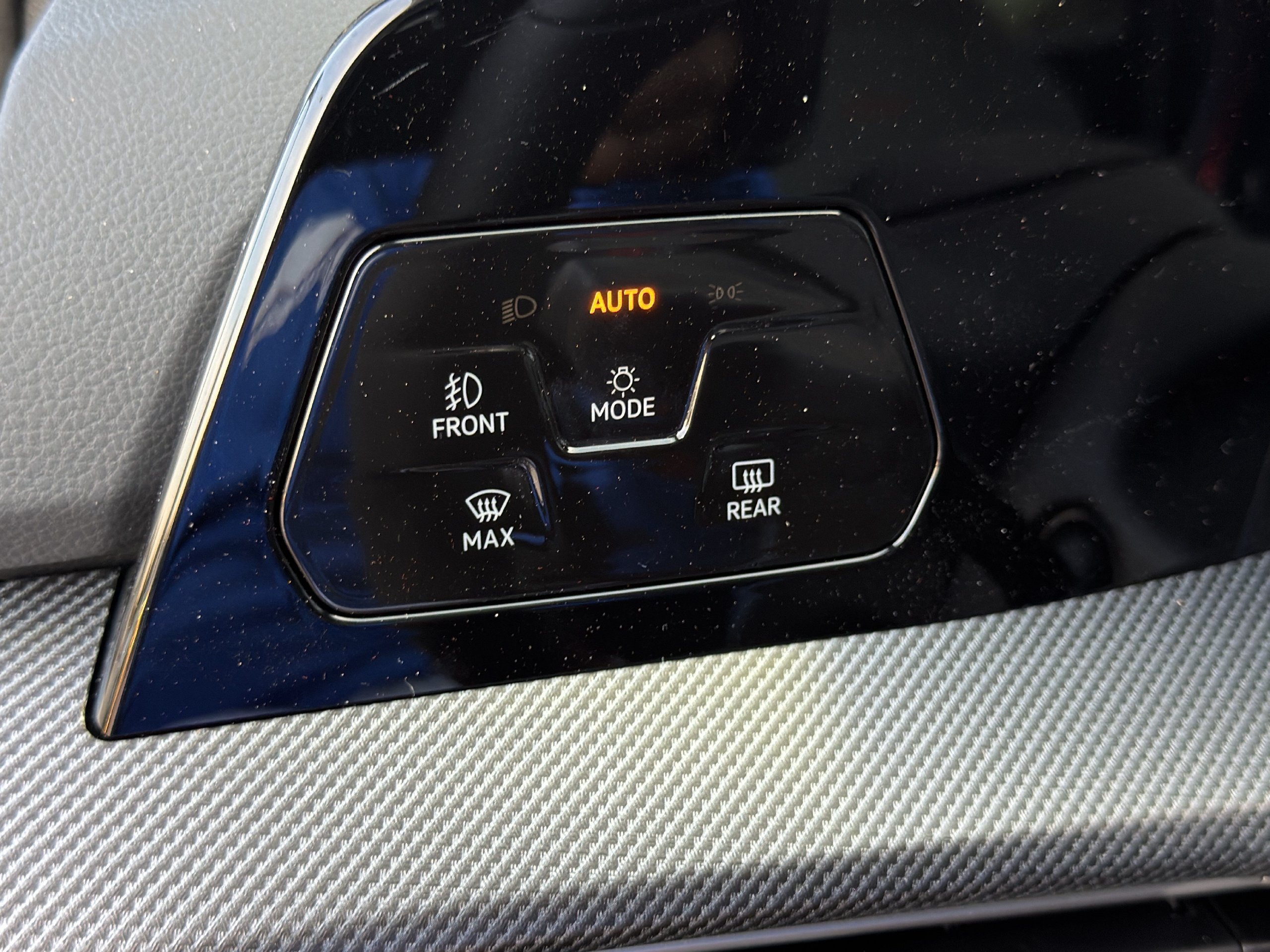 New 2026 Volkswagen GTI SE FWD image 16