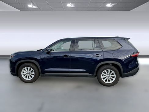 Used 2025 Toyota Grand Highlander XLE image 2
