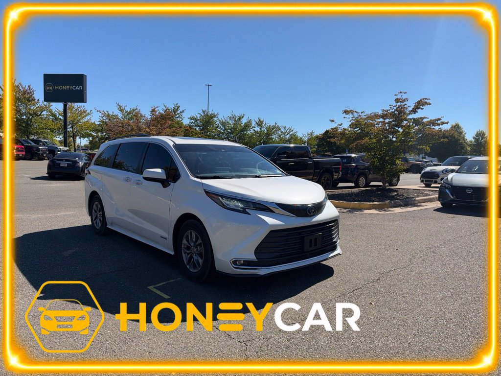 Used 2021 Toyota Sienna XLE FWD image 1