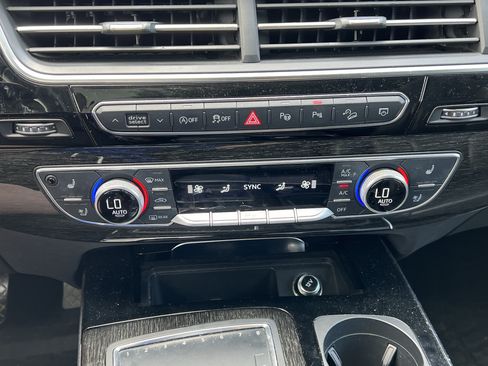 Used 2019 Audi Q7 3.0T Premium Plus w/ Premium Plus Package AWD/4WD image 30