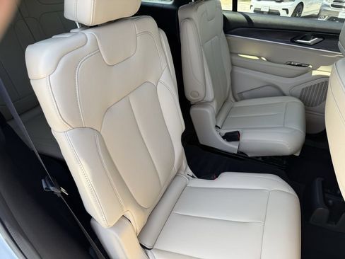 Used 2025 Jeep Grand Cherokee L Limited AWD/4WD image 27