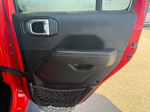 Used 2021 Jeep Wrangler Unlimited Sahara image 17