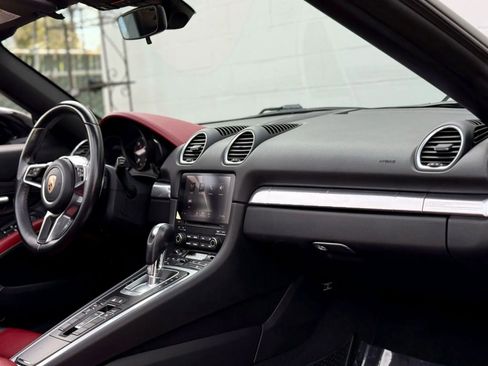 Used 2017 Porsche 718 Boxster image 16