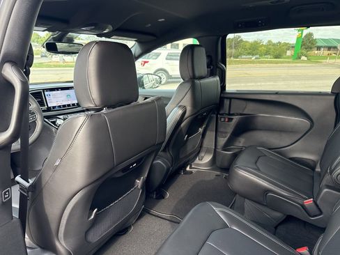 New 2026 Chrysler Pacifica Select image 15