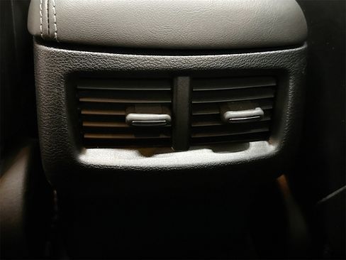 Used 2017 Dodge Challenger R/T Scat Pack w/ Leather Interior Group image 27