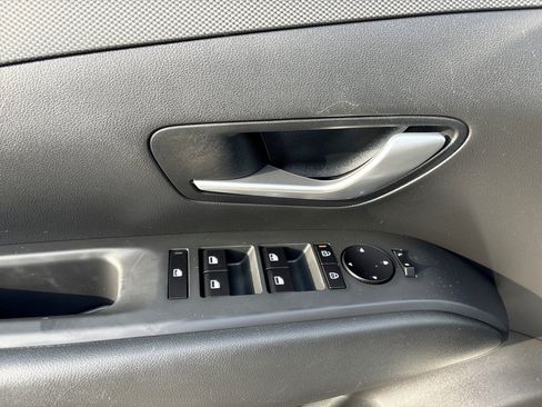 Used 2025 Hyundai Tucson SE AWD/4WD image 12