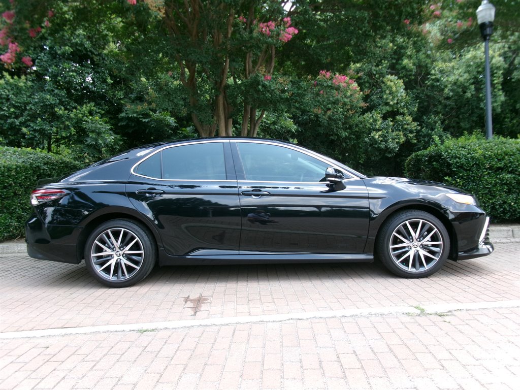 Used 2024 Toyota Camry XLE FWD image 8
