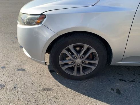 Used 2011 Kia Forte EX image 9
