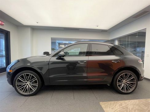 Certified 2025 Porsche Macan image 2