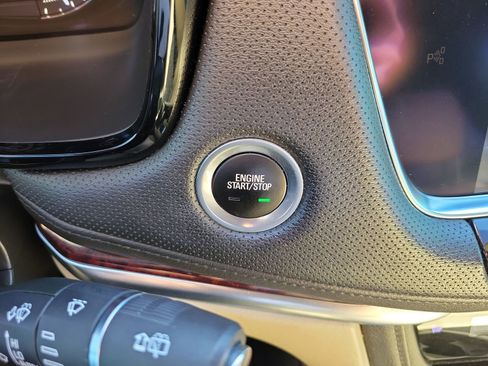 Used 2018 Cadillac XT5 Luxury w/ Driver Awareness Package FWD image 34