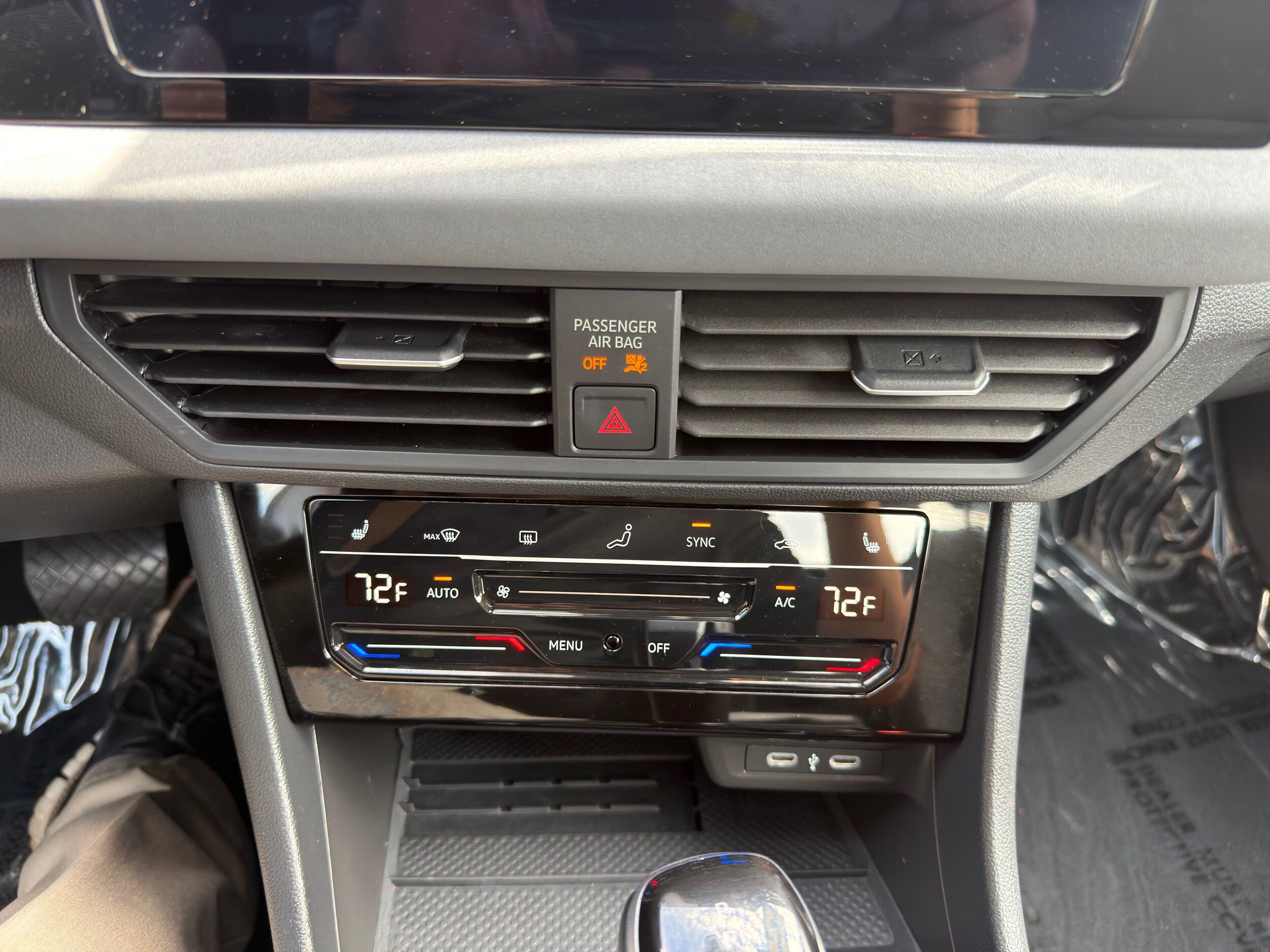 Used 2025 Volkswagen Jetta SE FWD image 30