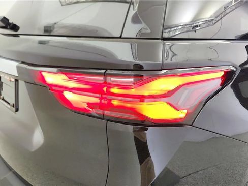 Used 2023 Chevrolet Traverse LT FWD image 36