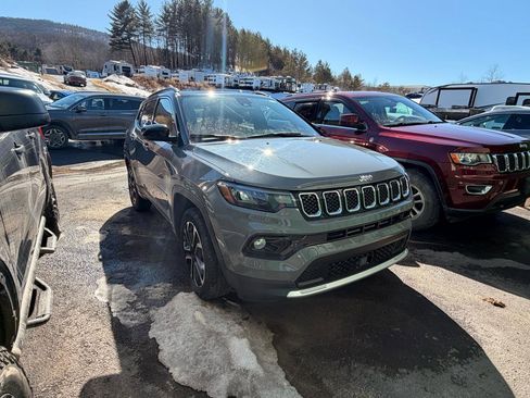 Used 2023 Jeep Compass Limited image 1