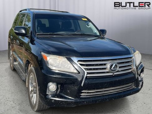 Used 2013 Lexus LX 570 4WD w/ Luxury Pkg image 5