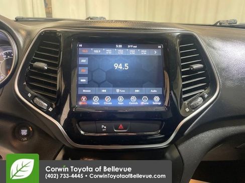 Used 2019 Jeep Cherokee Limited image 18