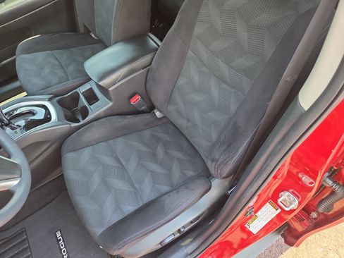 Used 2015 Nissan Rogue SV AWD/4WD image 13