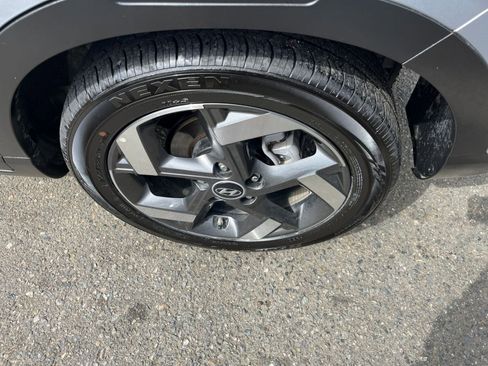 Used 2025 Hyundai Venue SEL FWD image 32