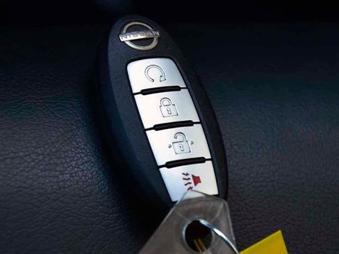 Used 2022 Nissan Frontier PRO-4X w/ Pro-4X Premium Package image 32