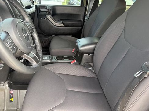 Used 2018 Jeep Wrangler Sport AWD/4WD image 10