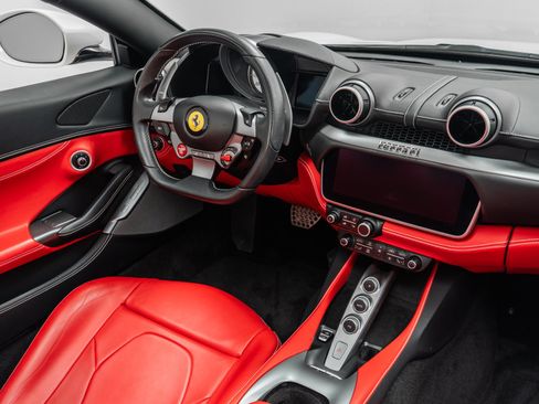 Used 2019 Ferrari Portofino RWD image 28