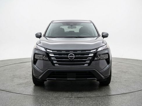 Used 2025 Nissan Rogue SV image 2