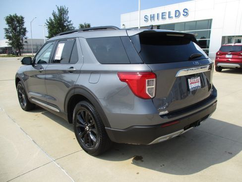 Used 2024 Ford Explorer XLT w/ Equipment Group 202A AWD/4WD image 4