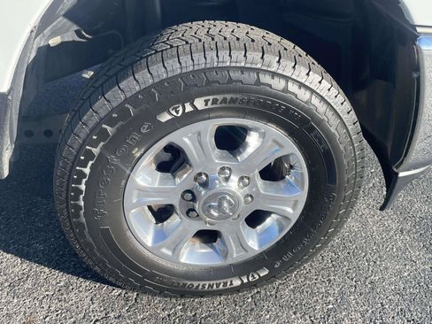 Certified 2024 RAM 2500 Big Horn AWD/4WD image 3