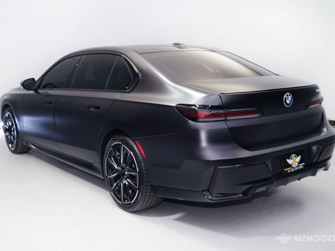 Used 2025 BMW 740i w/ Premium Package RWD image 6