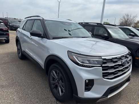 New 2026 Ford Explorer Active w/ Active Comfort Package AWD/4WD image 10