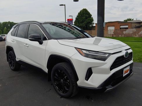 Used 2024 Toyota RAV4 XSE AWD/4WD image 4