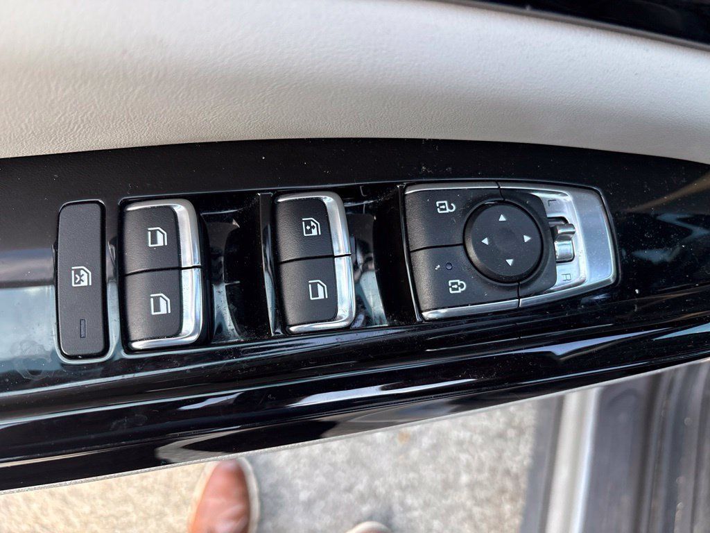 Certified 2024 Kia Carnival EX FWD image 20