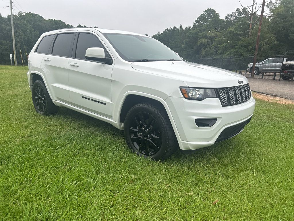 Used 2019 Jeep Grand Cherokee Altitude AWD/4WD image 7