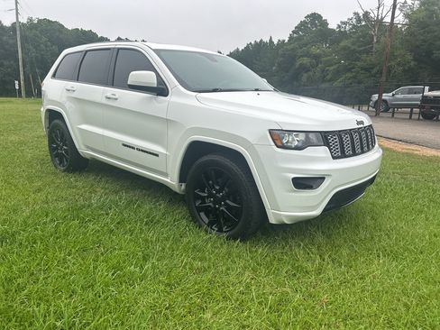 Used 2019 Jeep Grand Cherokee Altitude AWD/4WD image 7