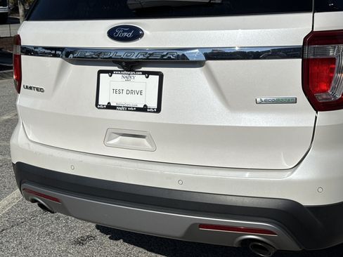 Used 2017 Ford Explorer Limited FWD image 27