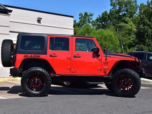 Used 2018 Jeep Wrangler Unlimited Rubicon AWD/4WD image 3