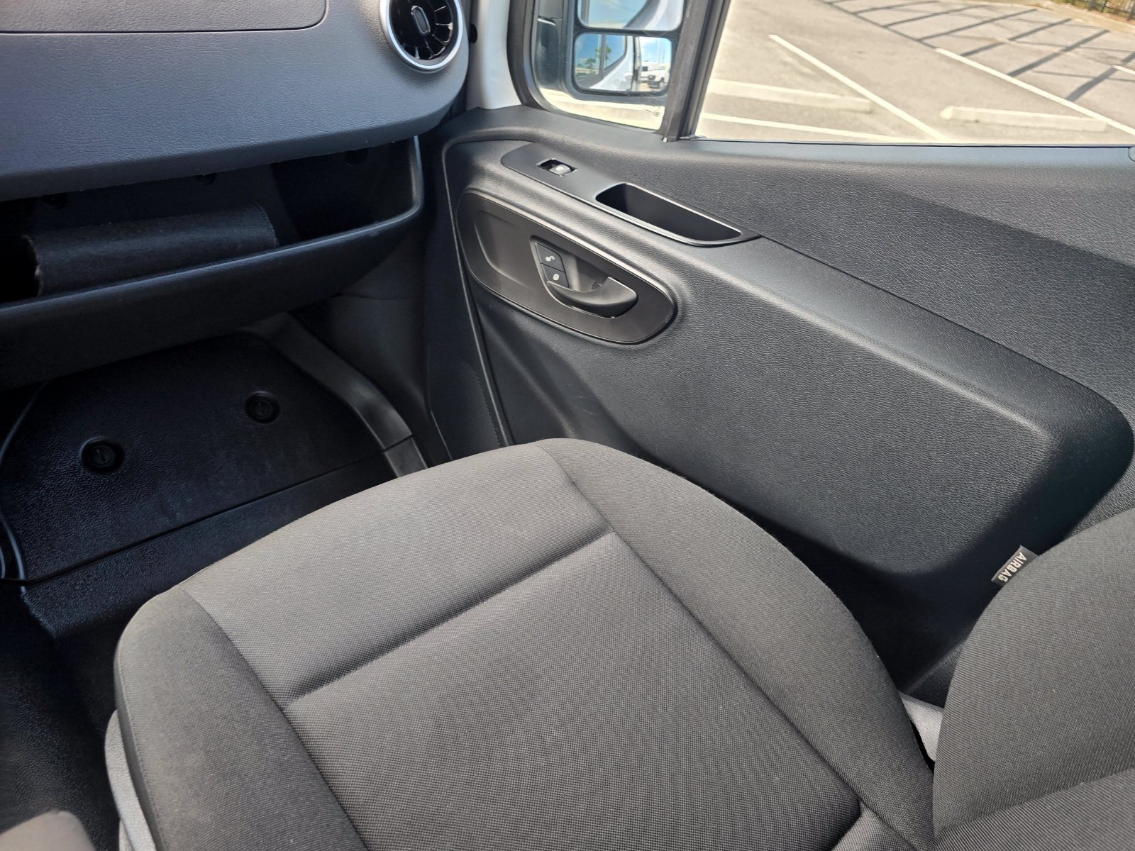Used 2025 Mercedes-Benz Sprinter 2500 image 22